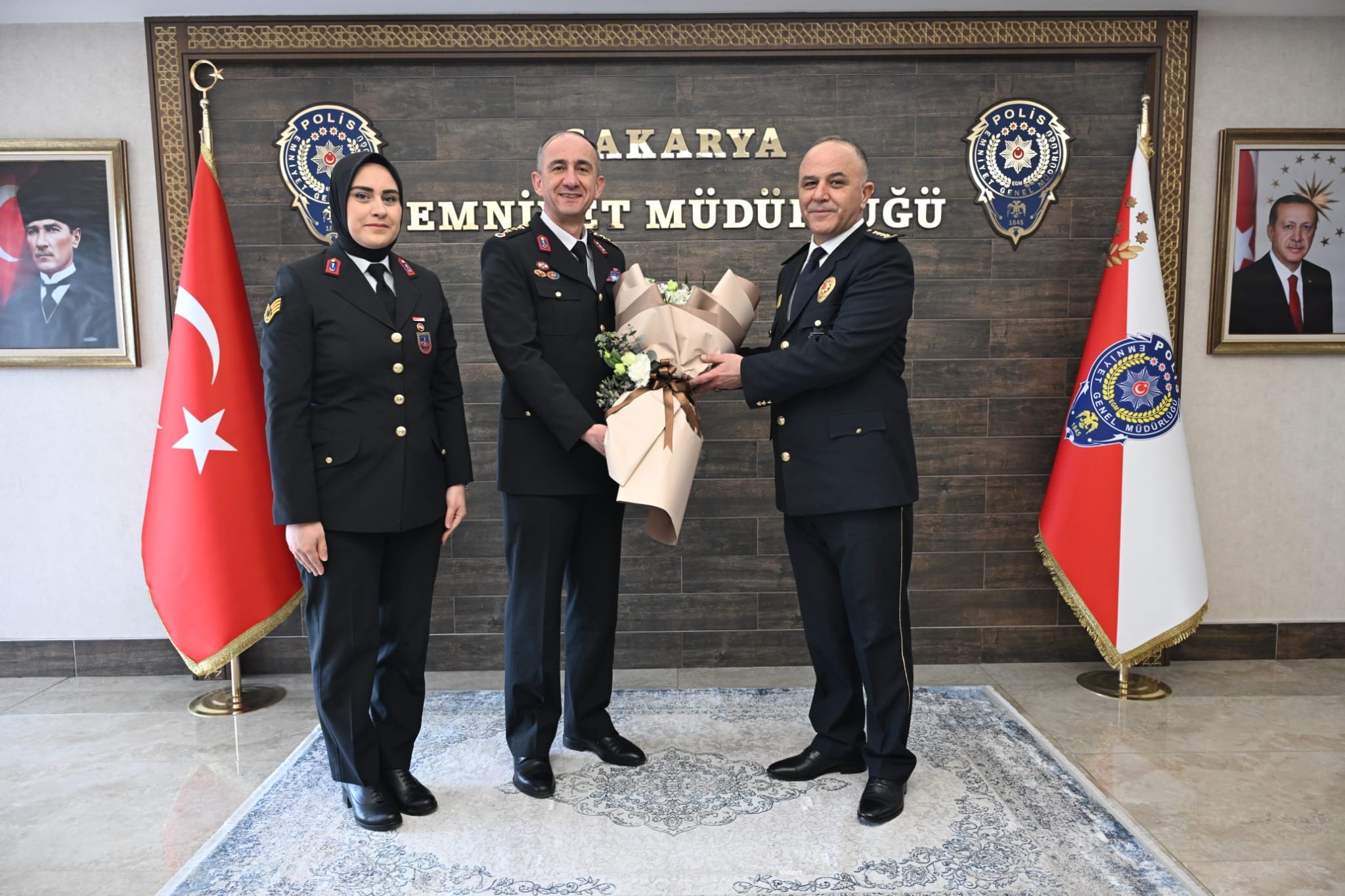 H Fe D Qkj X U A E W Q Cg