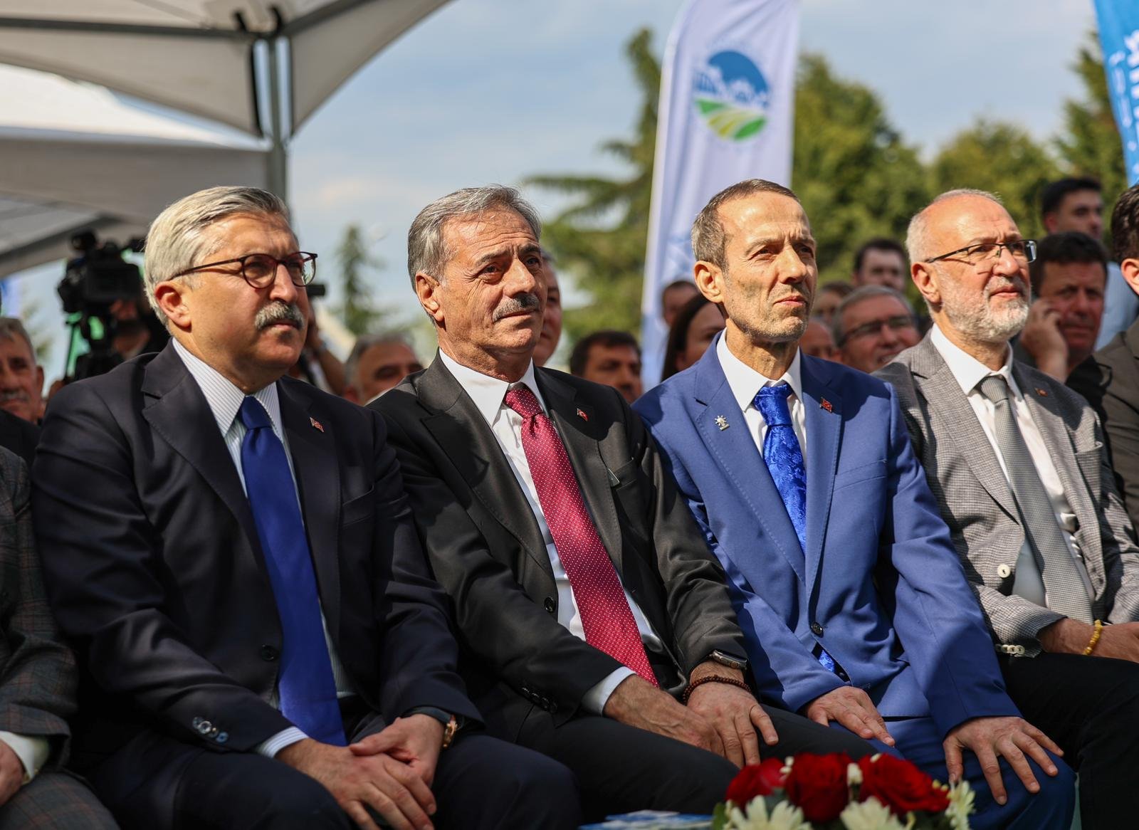 H Gr Uq Mz W Y A A Ftxm