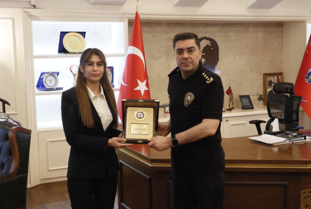 Sakarya'ya atanan Başkomisere teşekkür plaketi