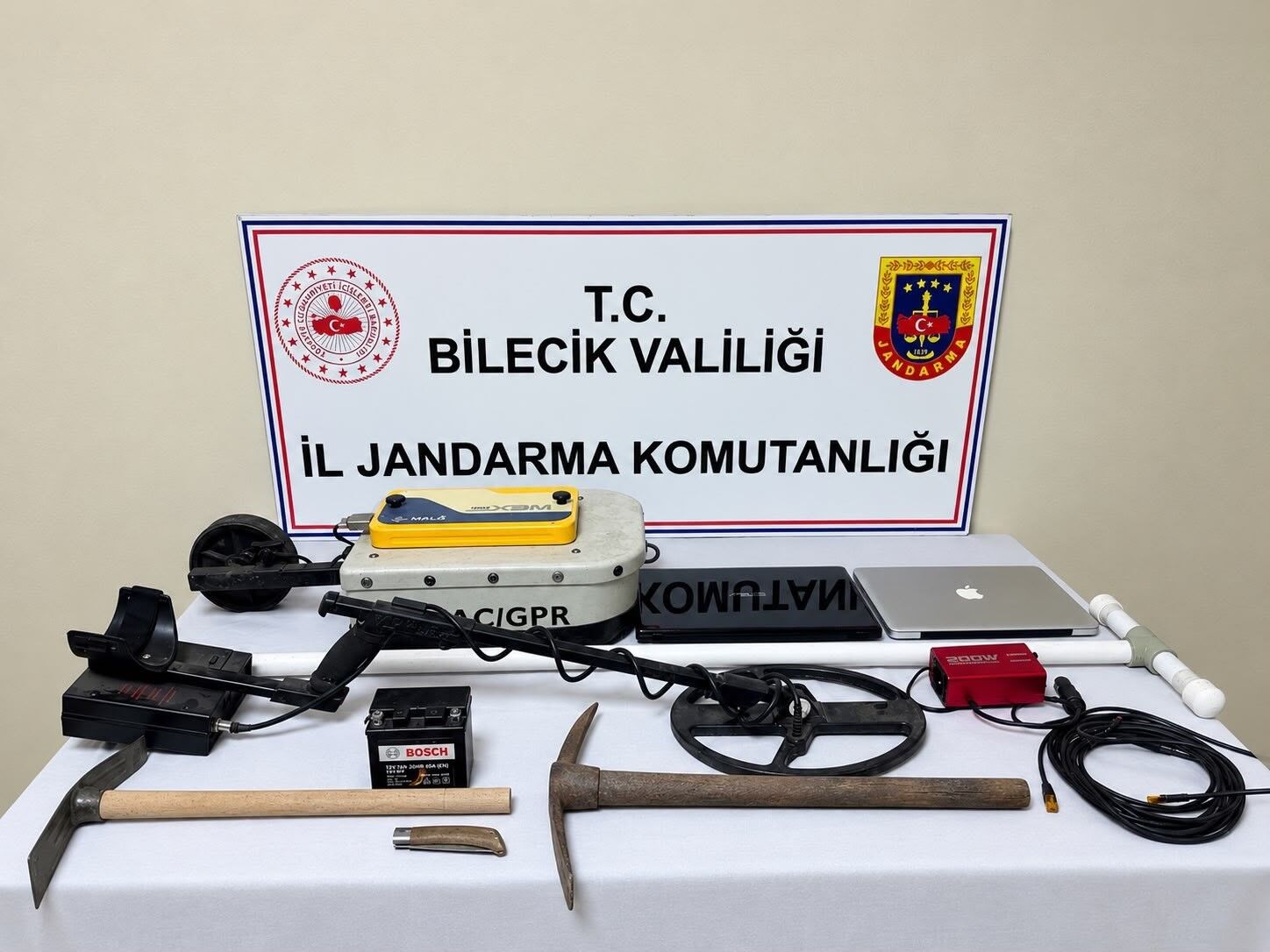 4 kişi define ararken suçüstü yakalandı