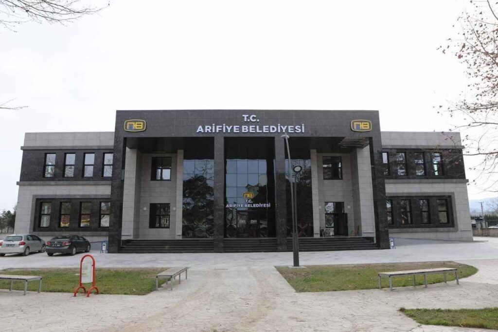 Arifiye Belediyesi 7 işyerini 10 yıllığına kiraya veriyor