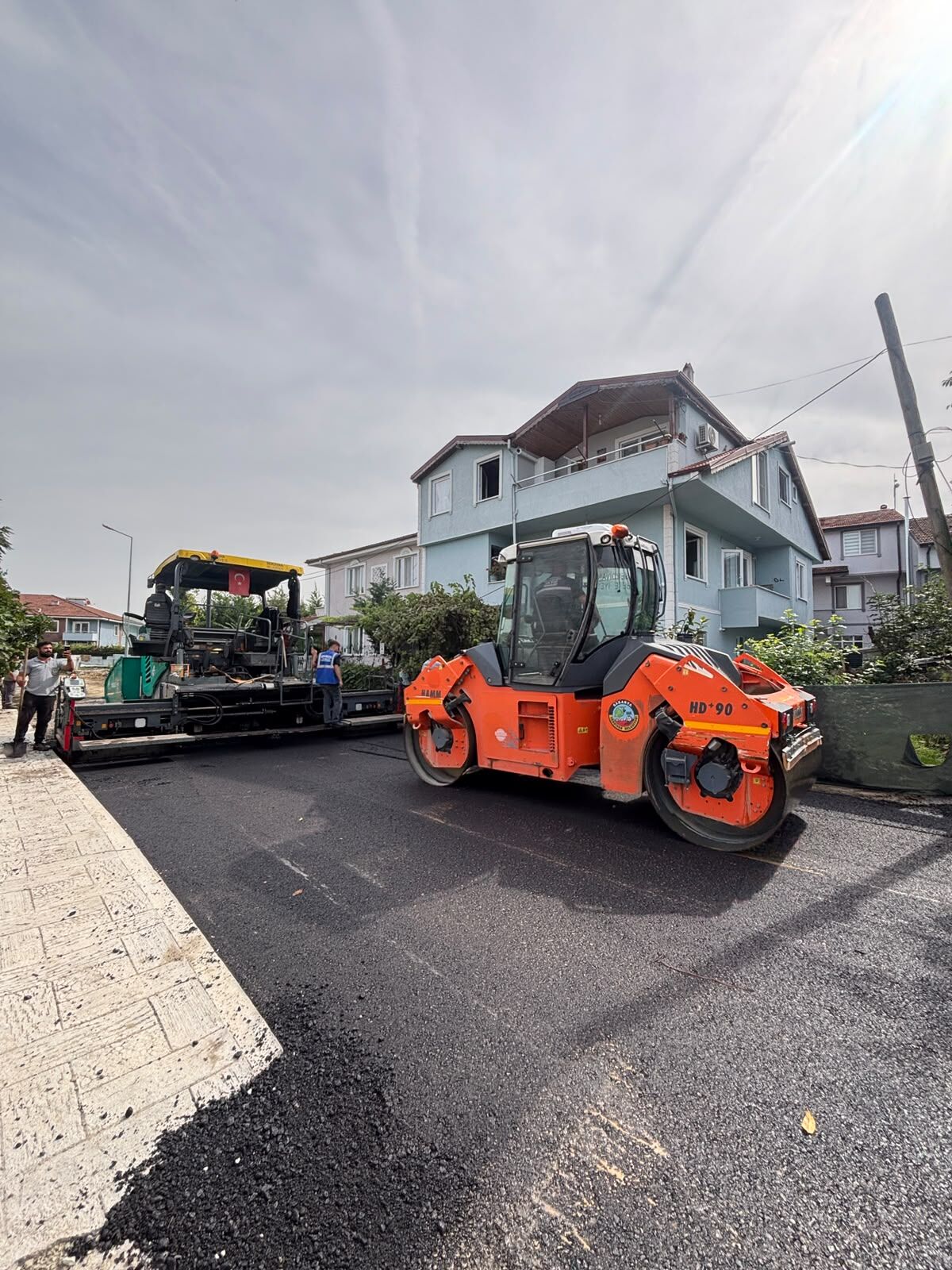 Serdivan’da hafta sonu asfalt mesaisi