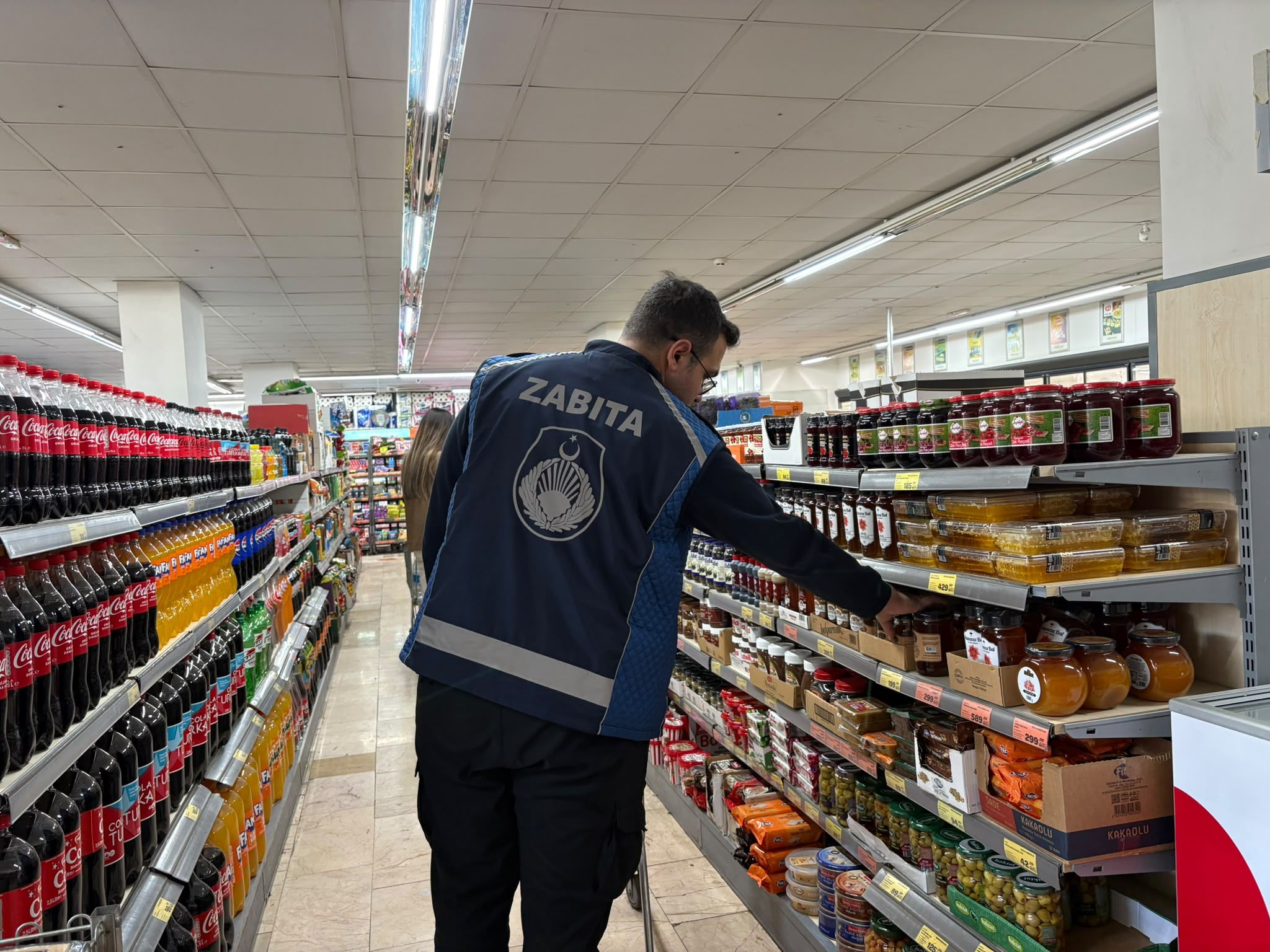 Serdivan’da market denetimleri sürüyor