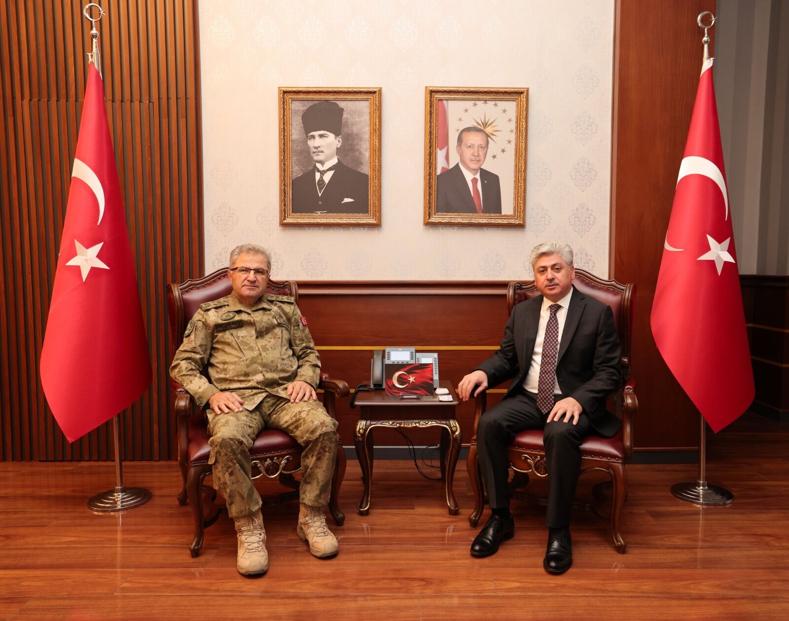 Kara Kuvvetleri Komutanı Orgeneral Tokel'den Vali Doğan'a ziyaret