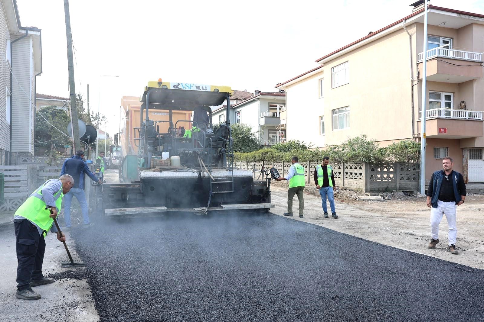 Erenler Beledi̇yesi̇ Ertuğrul Gazi̇ Caddesi̇ni̇ Asfalt İle Yeni̇li̇yor (4)