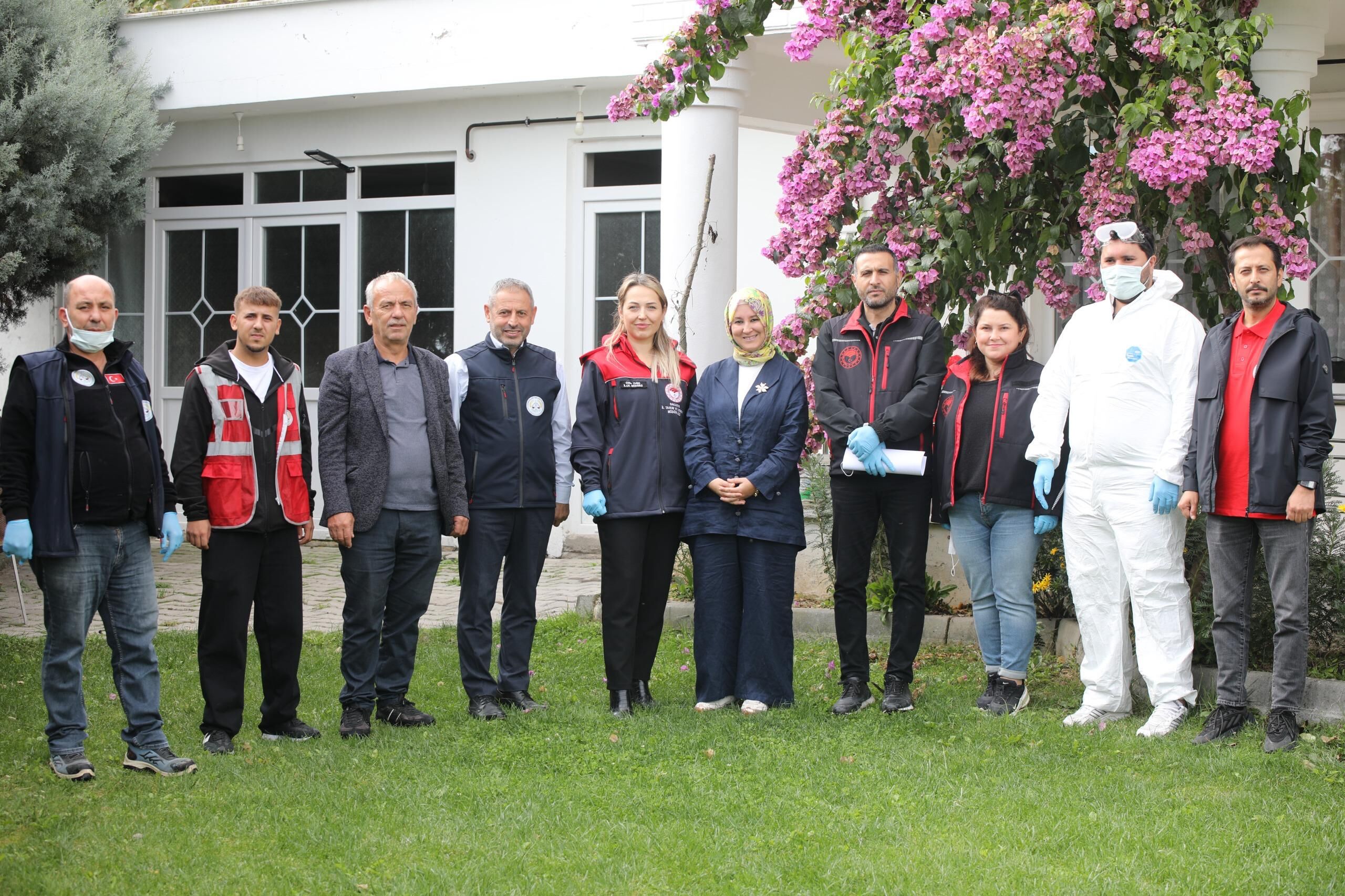 Erenler Beledi̇yesi̇ Kahverengi̇ Kokarca İlaçlamasina Devam Edi̇yor (5)