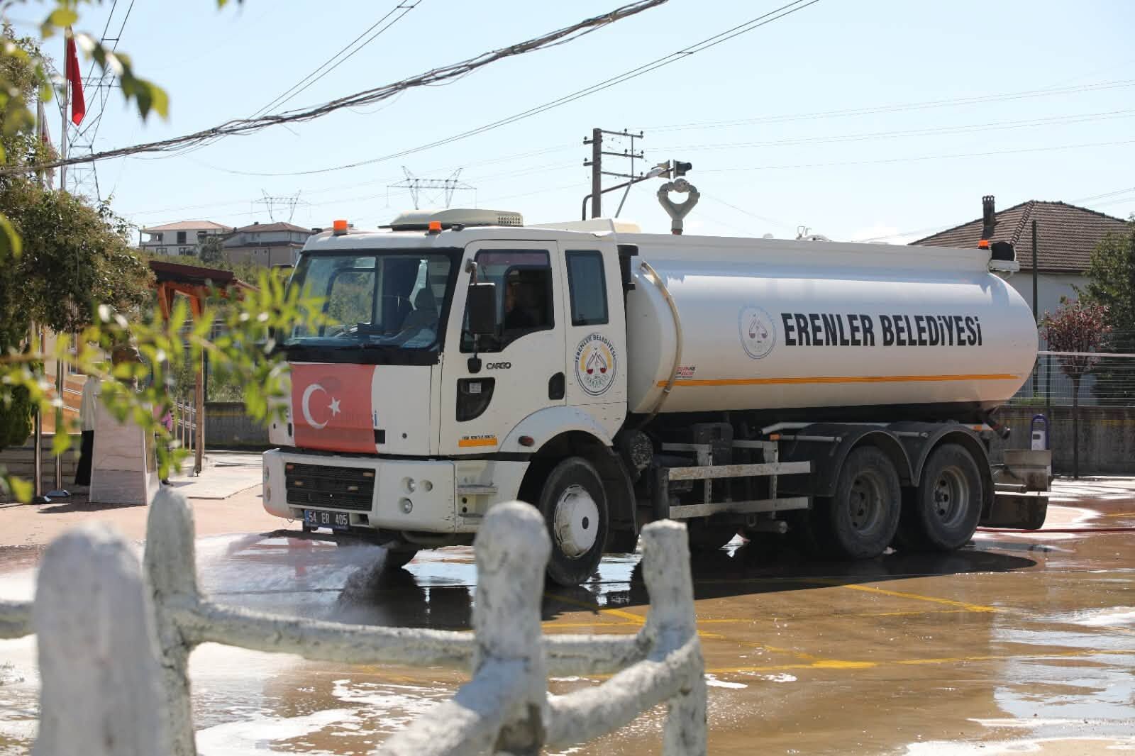 Erenler Beledi̇yesi̇ Yağiş Sonrasinda Da Sahada (2)