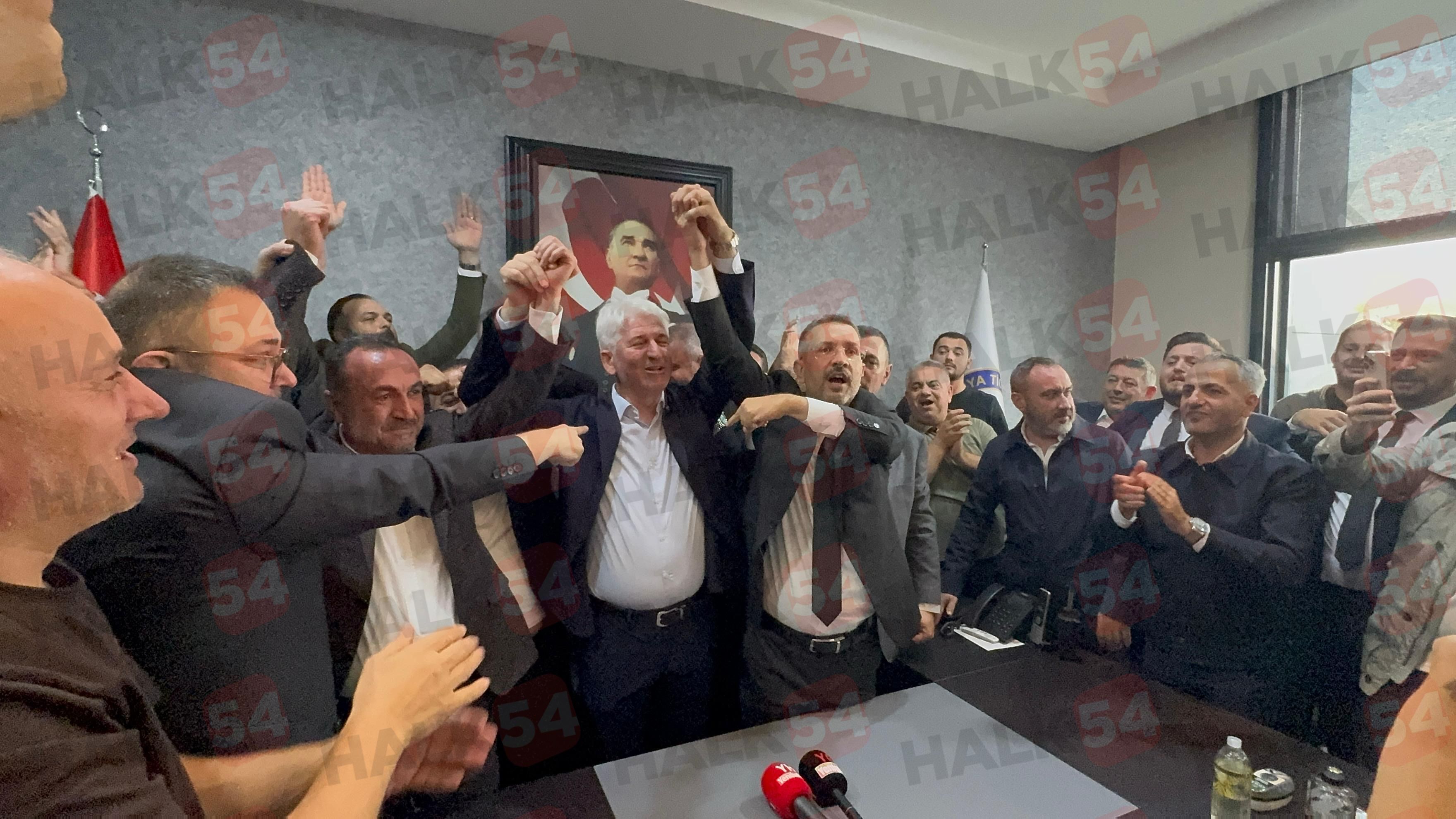 Seçim sonuçlarının ardından Erdem Ercan ve ekibi büyük sevinç yaşadı