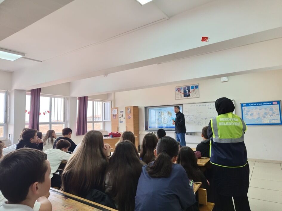 Serdivan’da öğrenci ve öğretmenlere afet farkındalık eğitimi